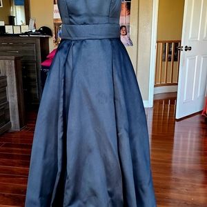 Formal long gown for prom, wedding or quinceneria